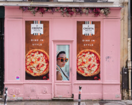 Affichage pub vitrine Paris Premium wallscapes Crosta Mollica campaign
