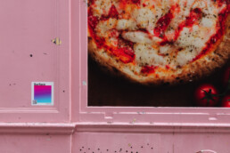 Affichage pub vitrine Paris Premium wallscapes Crosta Mollica campaign