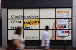 Affichage pub vitrine Paris Premium wallscapes Woolsocks campaign
