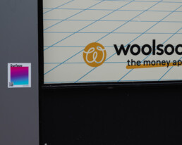 Affichage pub vitrine Paris Premium wallscapes Woolsocks campaign