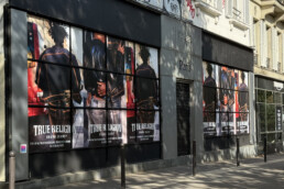 Premium Wallscape on storefront street Ads in Paris